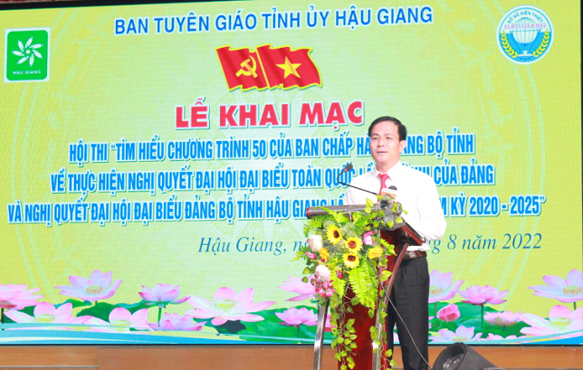 Đồng chí Trần Văn Huyến - Phó Bí thư Thường trực Tỉnh ủy, Chủ tịch HĐND tỉnh phát biểu chỉ đạo tại Lễ khai mạc hội thi.
